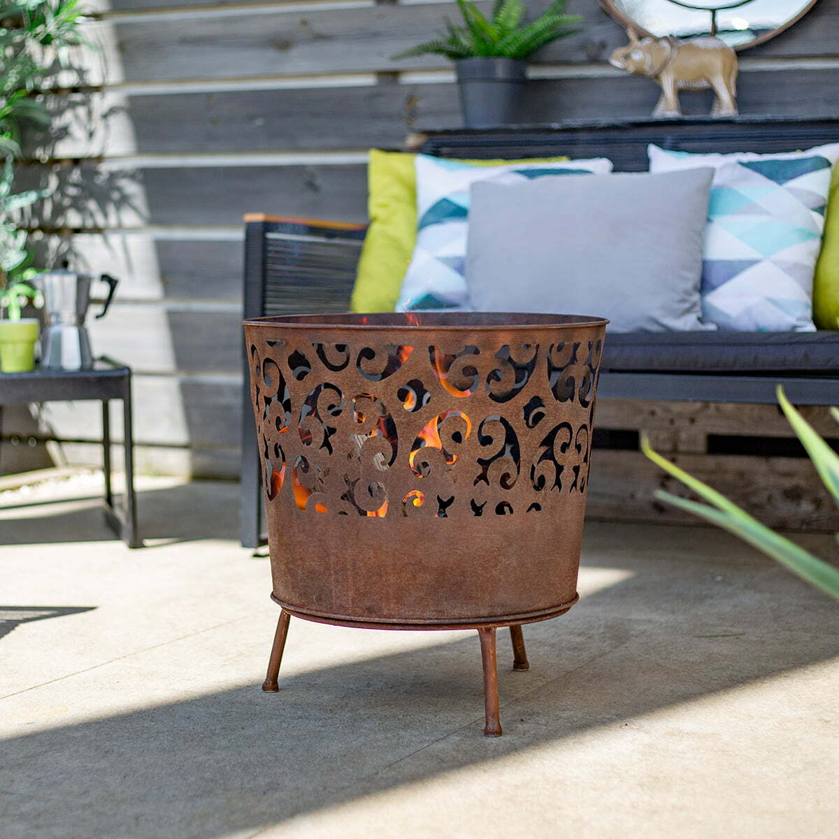 La Hacienda Cesta Oxidised Firebasket 
L 46 Cm X W 46 Cm X H 49 Cm