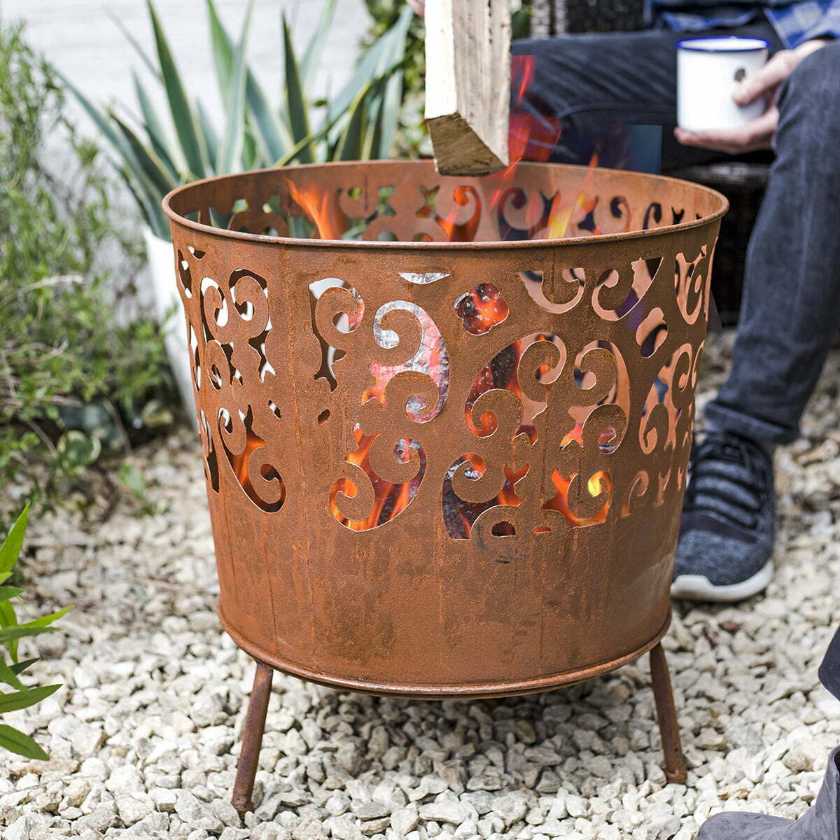 La Hacienda Cesta Oxidised Firebasket 
L 46 Cm X W 46 Cm X H 49 Cm