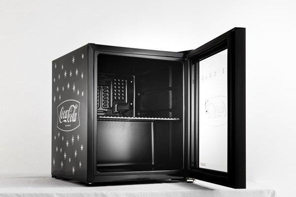 HUSKY - 46L COUNTER-TOP BEVERAGE COOLER W/ GLASS DOOR - COCA COLA - BLACK