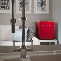 46 L Countertop Retro Fridge ( / White / Black)