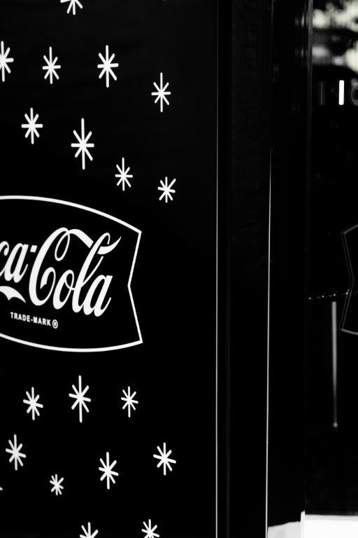 HUSKY - 46L COUNTER-TOP BEVERAGE COOLER W/ GLASS DOOR - COCA COLA - BLACK