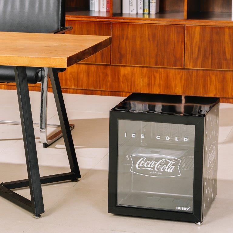 HUSKY - 46L COUNTER-TOP BEVERAGE COOLER W/ GLASS DOOR - COCA COLA - BLACK